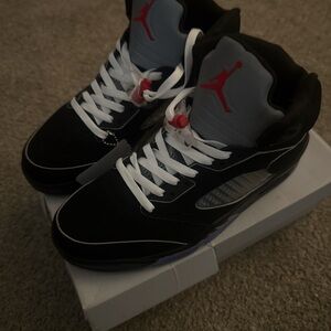 Metallic Black 5s Silver